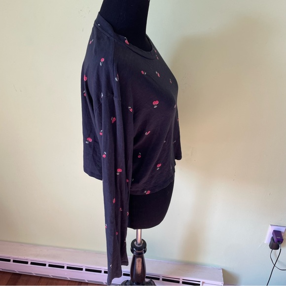 PINK VICTORIAS SECRET CHERRY GRAPHIC LONG SLEEVE CROP TOP SIZE XS - Picture 4 of 5